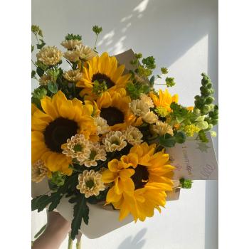 Букет с подсолнухами