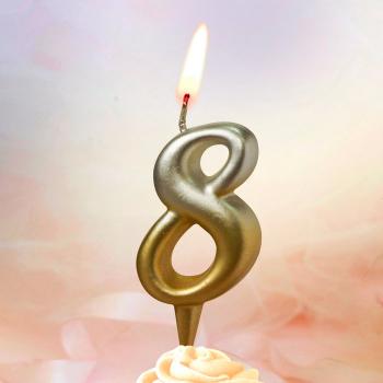 Свеча цифра "8"