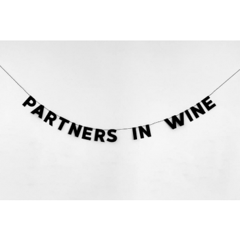Бумажная гирлянда "Partners in wine"